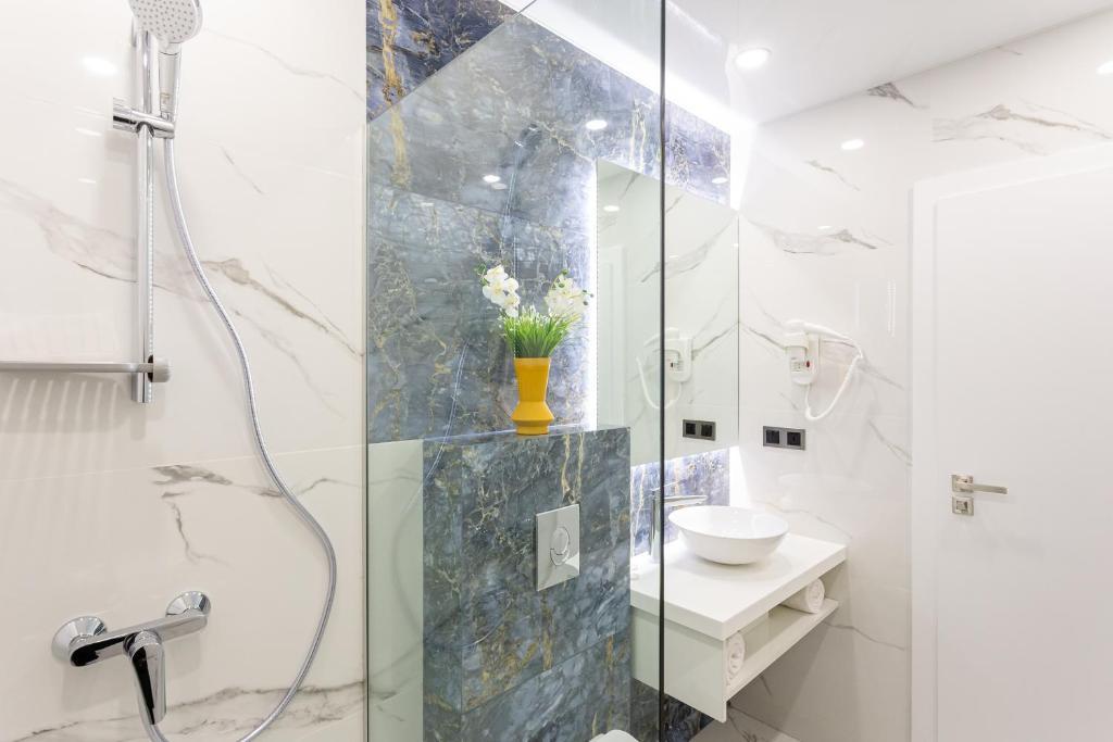 Orden Apart Hotel Тбилиси Екстериор снимка